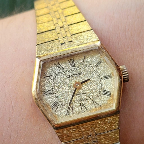 Vintage Dainty Gold Sekonda Watch - Picture 5 of 8